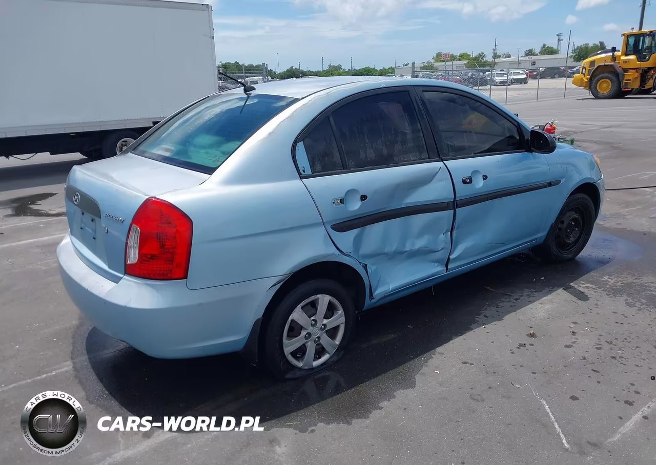 2009 Hyundai Accent Gls VIN:KMHCM46CX9U293837 - 4
