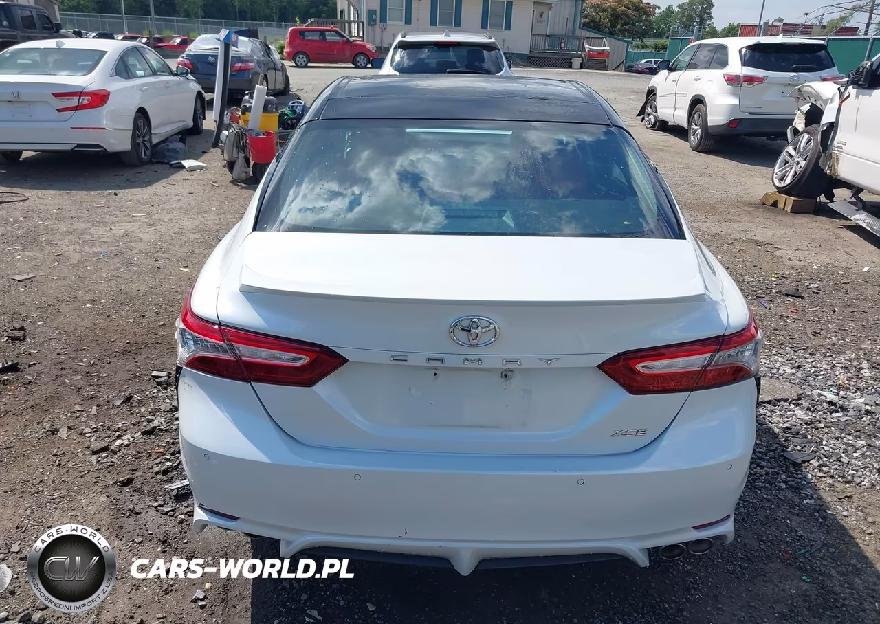 2018 Toyota Camry Xse VIN:4T1B61HK1JU145380 - 16