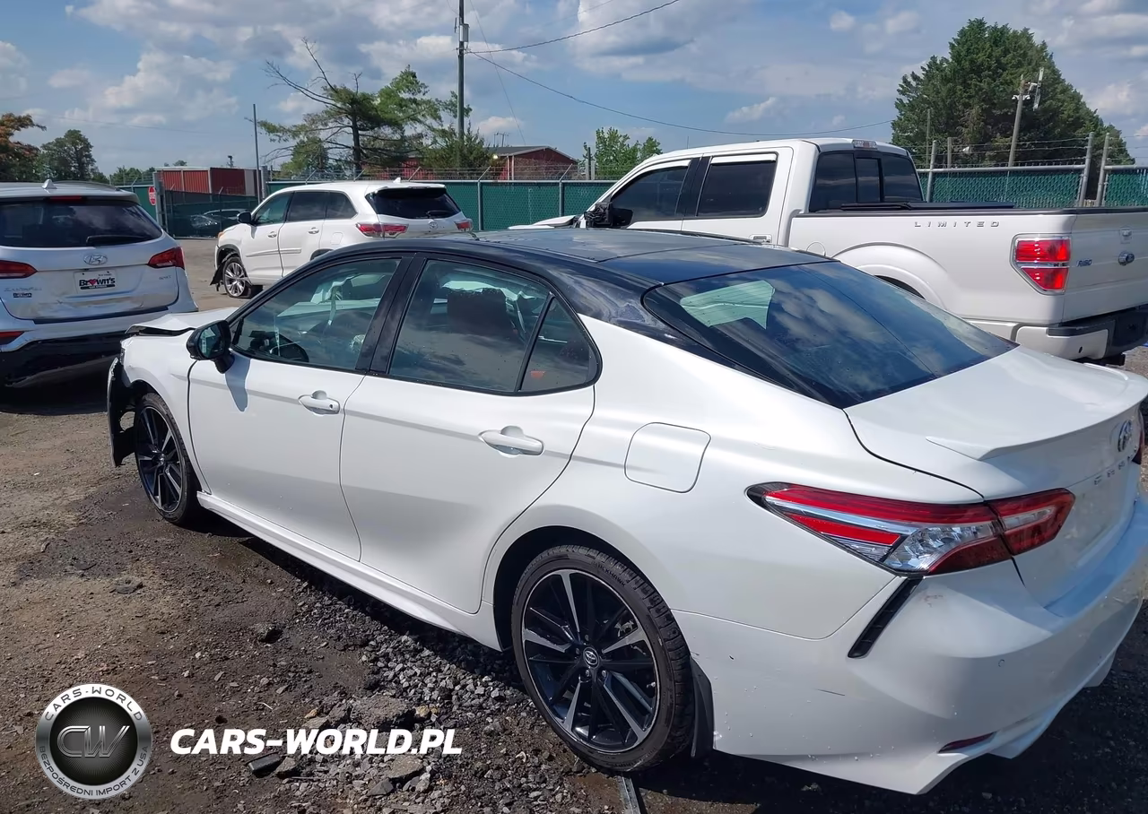 2018 Toyota Camry Xse VIN:4T1B61HK1JU145380 - 3