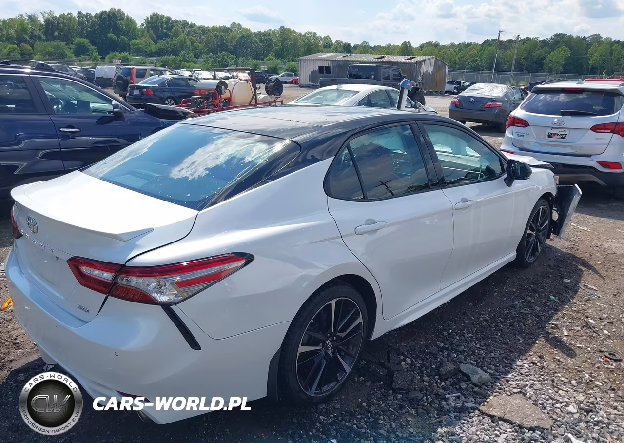 2018 Toyota Camry Xse VIN:4T1B61HK1JU145380 - 4
