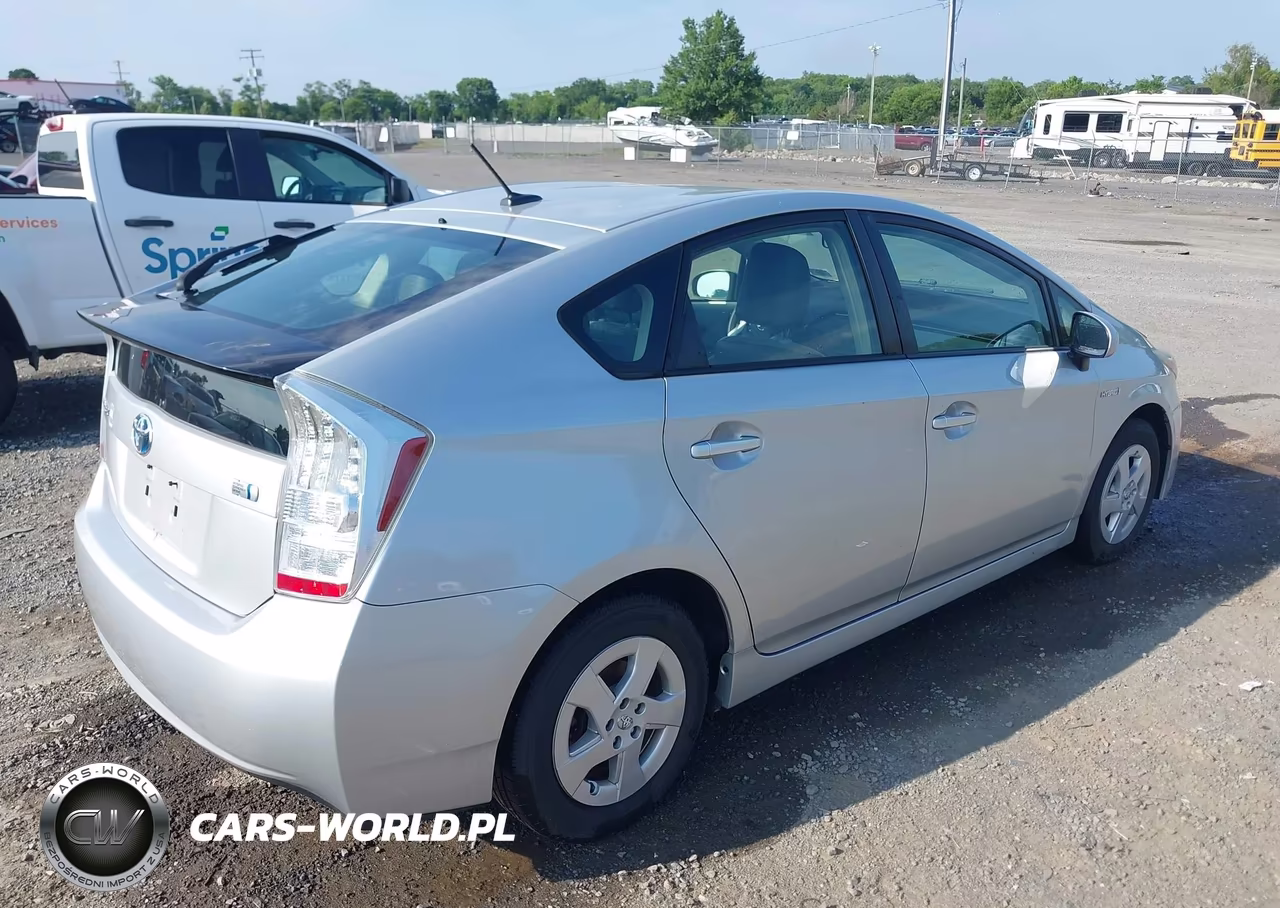 2011 Toyota Prius Three VIN:JTDKN3DU4B1403209 - 4