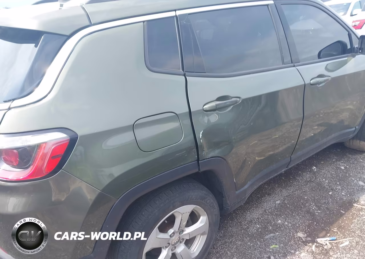 2018 Jeep Compass Latitude 4X4 VIN:3C4NJDBB0JT402937 - 17