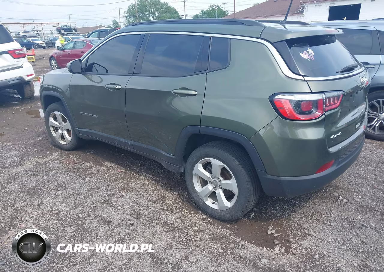 2018 Jeep Compass Latitude 4X4 VIN:3C4NJDBB0JT402937 - 3