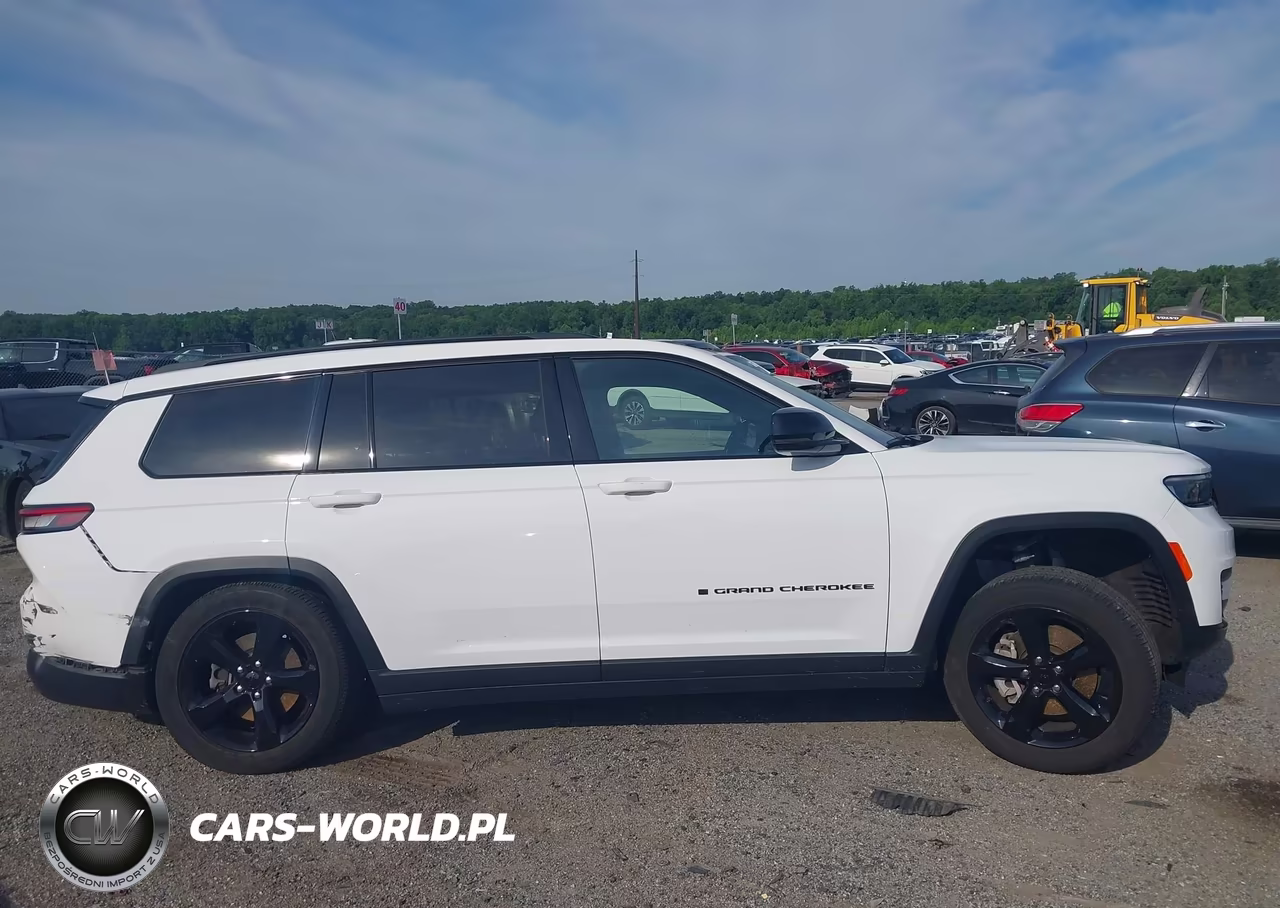 2025 Jeep Grand Cherokee L Altitude 4X4 VIN:1C4RJKAGXS8683325 - 13