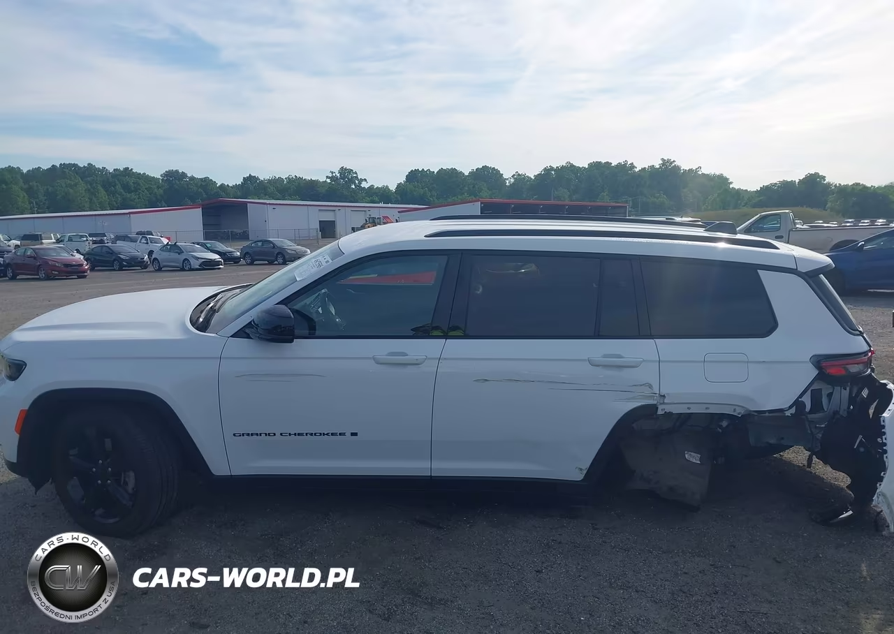 2025 Jeep Grand Cherokee L Altitude 4X4 VIN:1C4RJKAGXS8683325 - 14