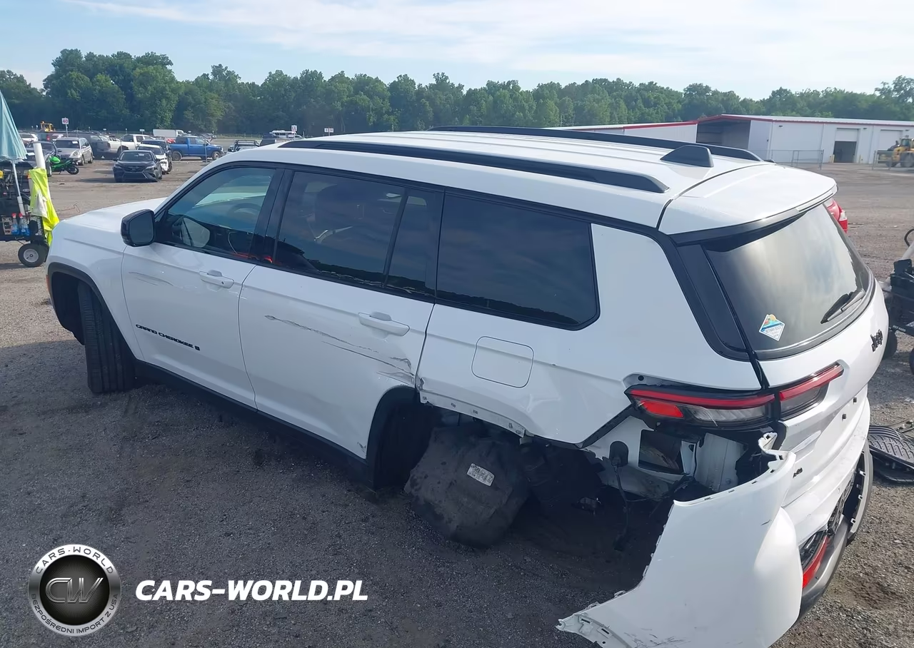 2025 Jeep Grand Cherokee L Altitude 4X4 VIN:1C4RJKAGXS8683325 - 3