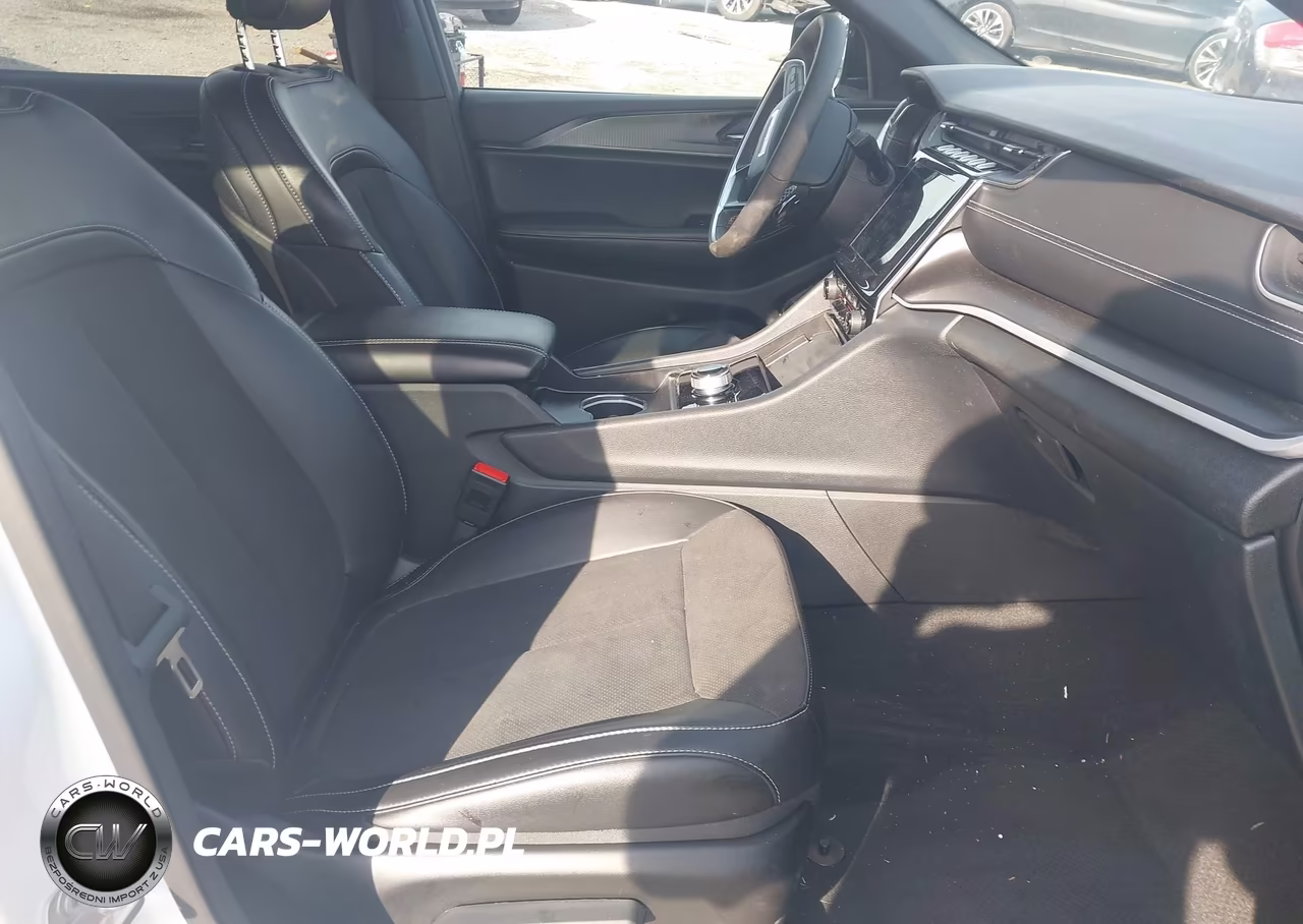 2025 Jeep Grand Cherokee L Altitude 4X4 VIN:1C4RJKAGXS8683325 - 5