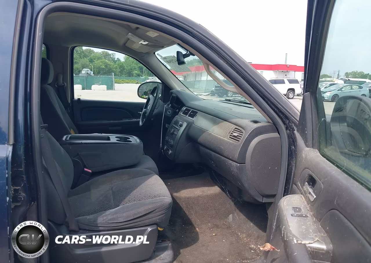 2007 Chevrolet Tahoe Ls VIN:1GNFK13027J259607 - 5