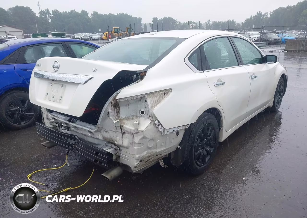 2015 Nissan Altima 2.5 S VIN:1N4AL3AP7FC285575 - 4