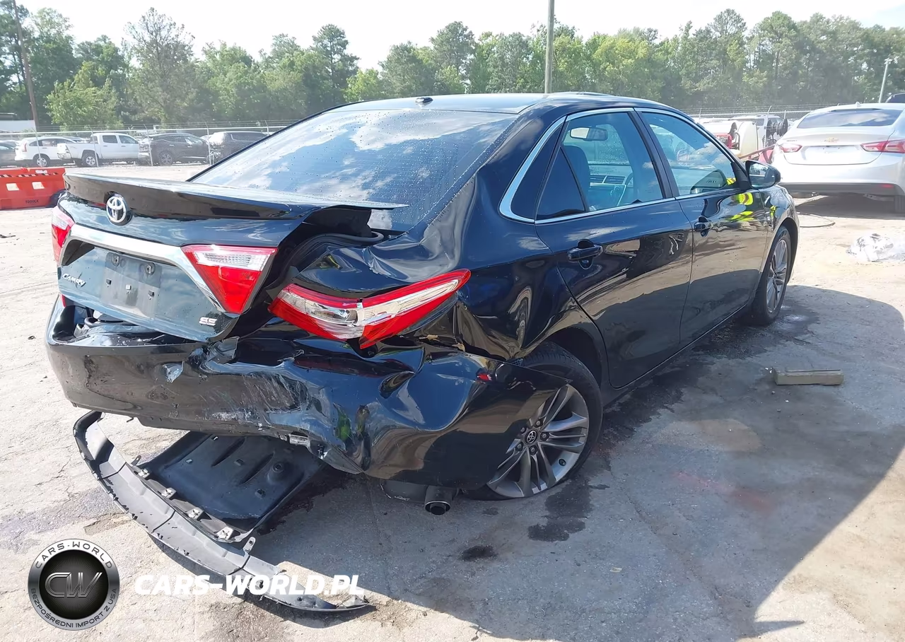 2017 Toyota Camry Se VIN:4T1BF1FK8HU300231 - 4