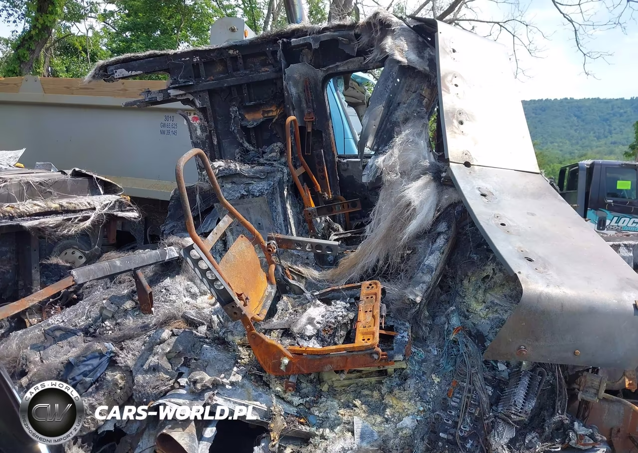 2018 Freightliner Conventional Coronado 132 VIN:3ALXFB001JDJX0096 - 5