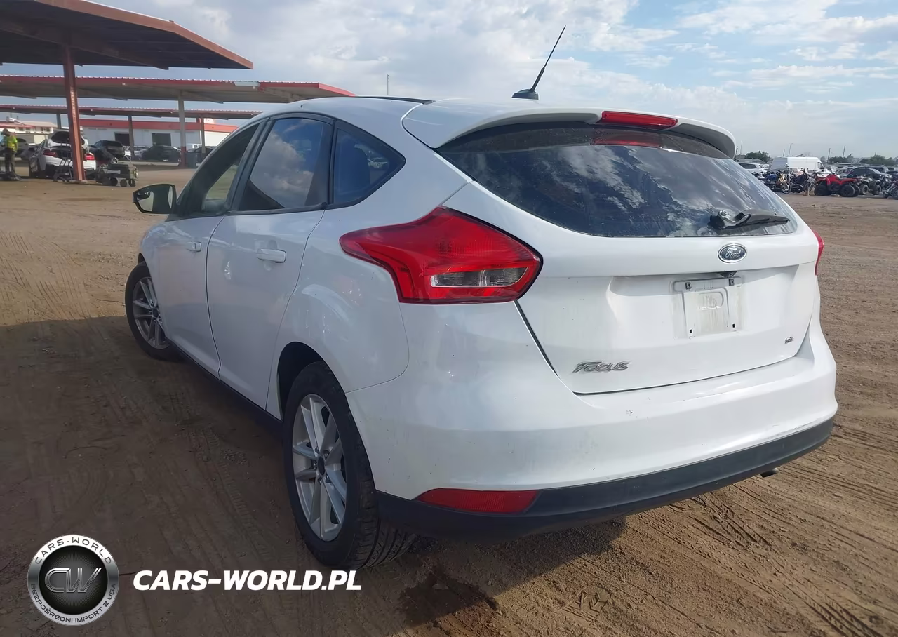2017 Ford Focus Se VIN:1FADP3K23HL217376 - 3