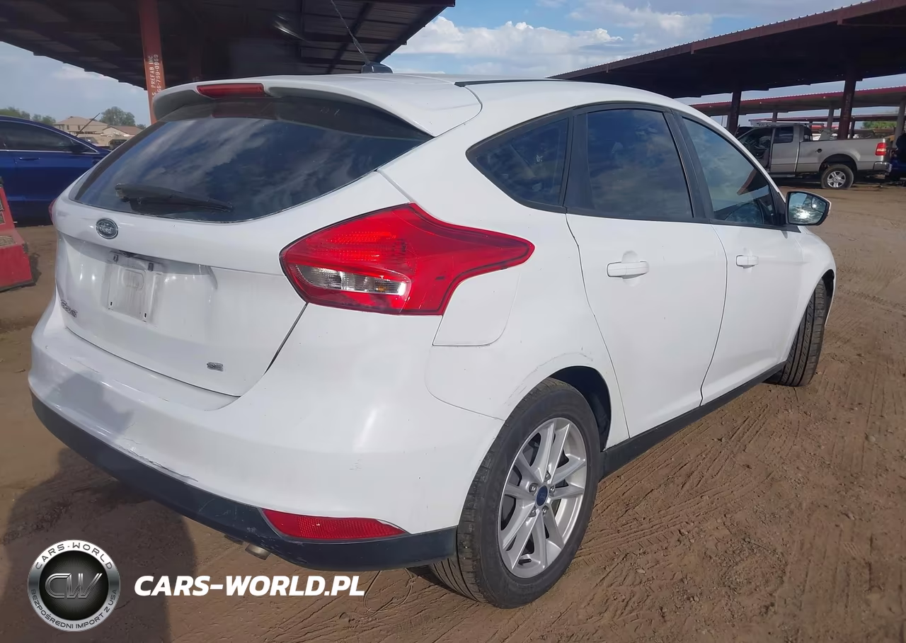 2017 Ford Focus Se VIN:1FADP3K23HL217376 - 4