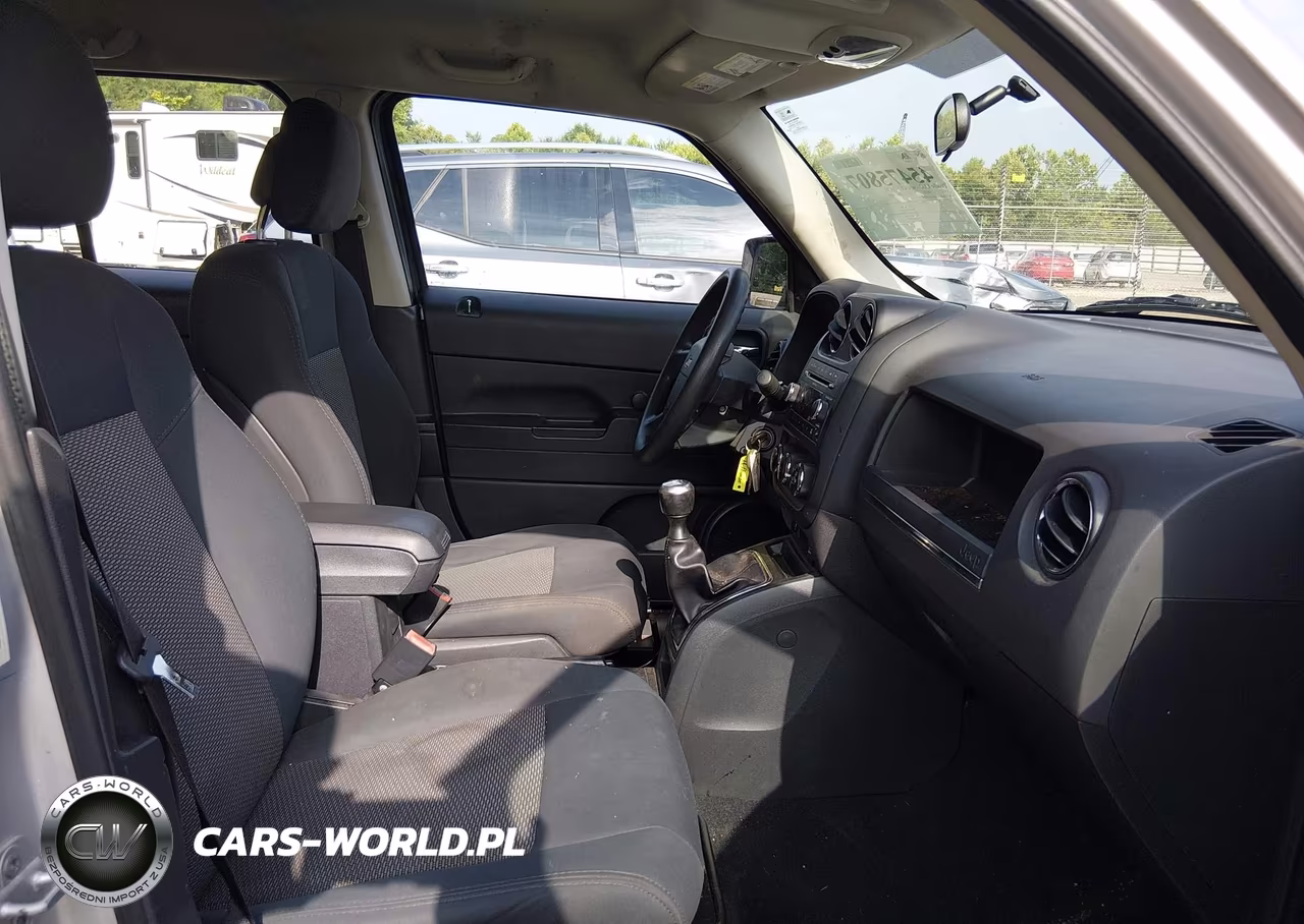 2010 Jeep Patriot Sport VIN:1J4NF2GBXAD572754 - 5