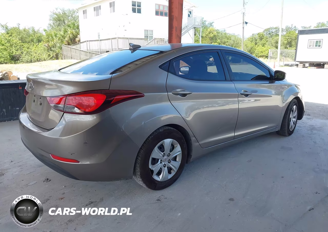 2016 Hyundai Elantra Se VIN:5NPDH4AE4GH695124 - 4