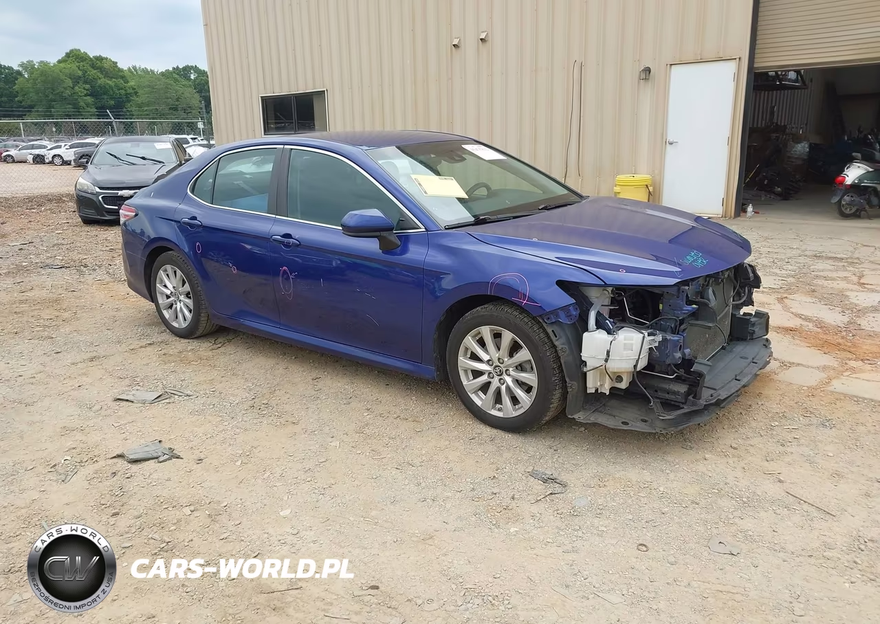 2018 Toyota Camry Le – zdjęcie 1 z 17