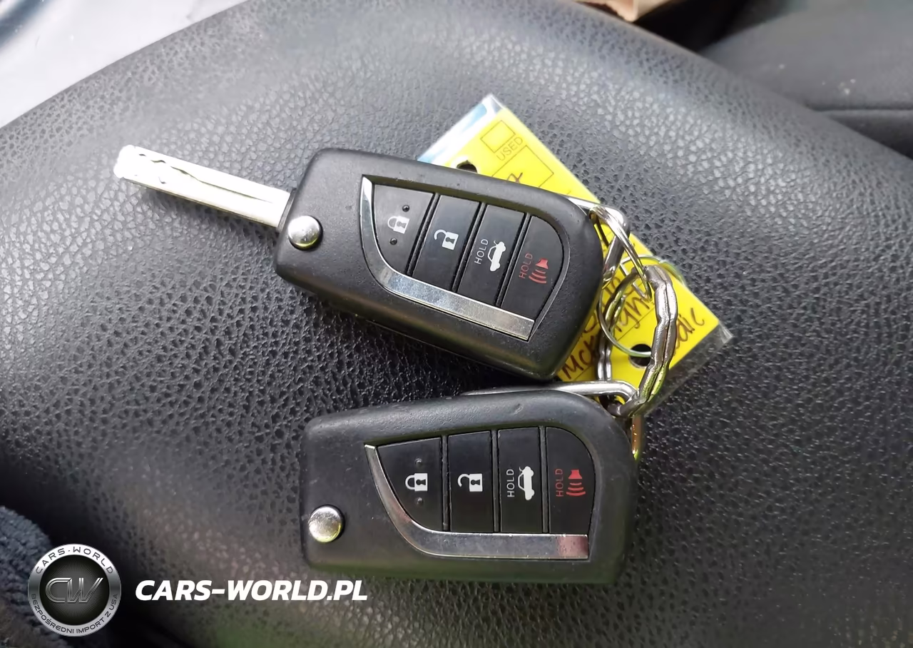 2018 Toyota Camry Le VIN:4T1B11HK3JU524637 - 11