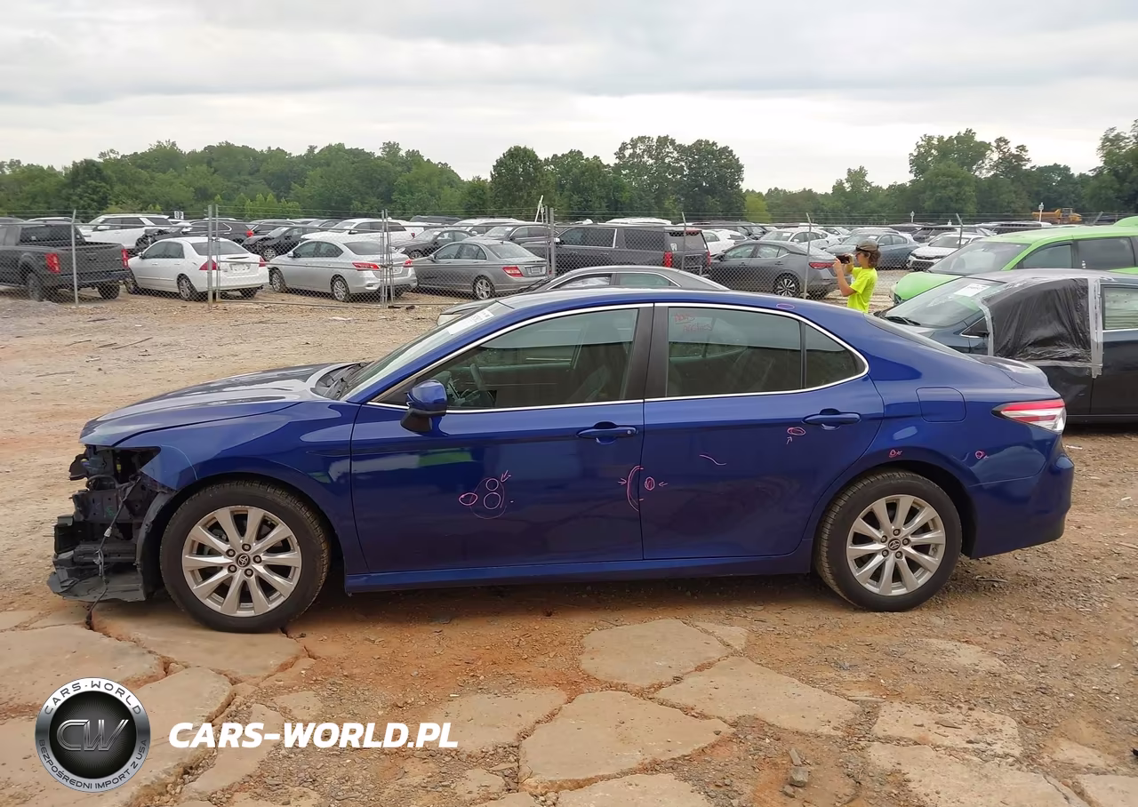 2018 Toyota Camry Le VIN:4T1B11HK3JU524637 - 15