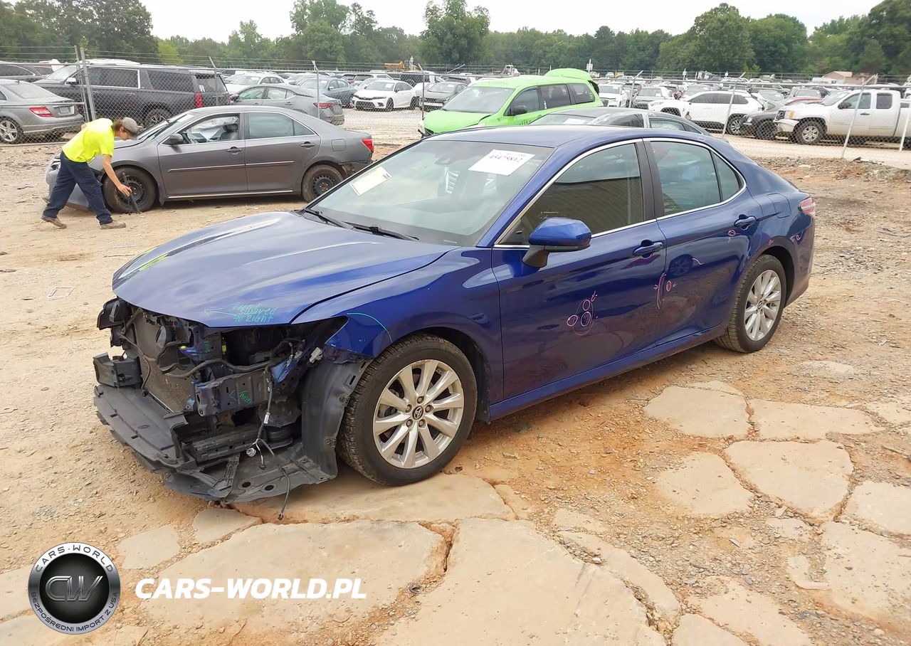 2018 Toyota Camry Le VIN:4T1B11HK3JU524637 - 2