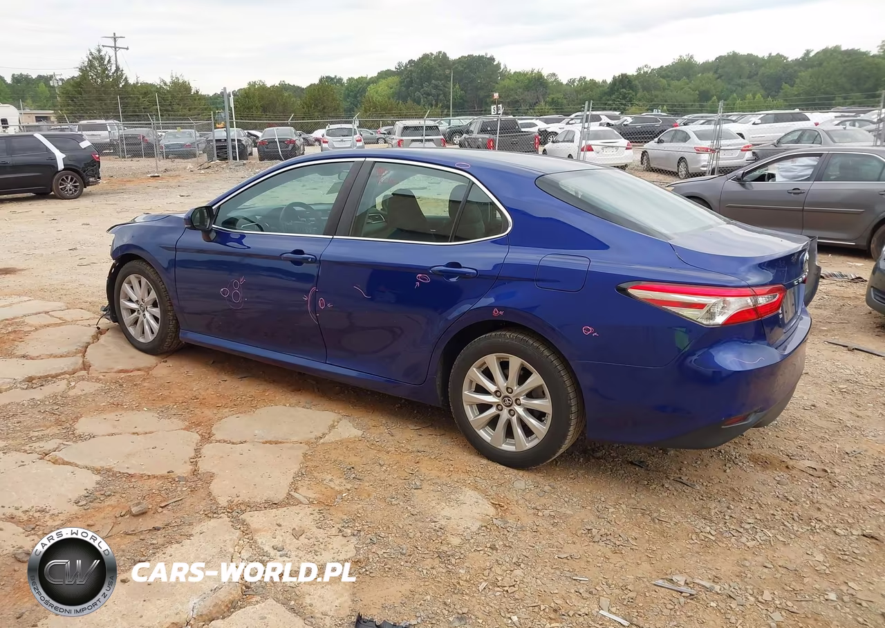 2018 Toyota Camry Le VIN:4T1B11HK3JU524637 - 3