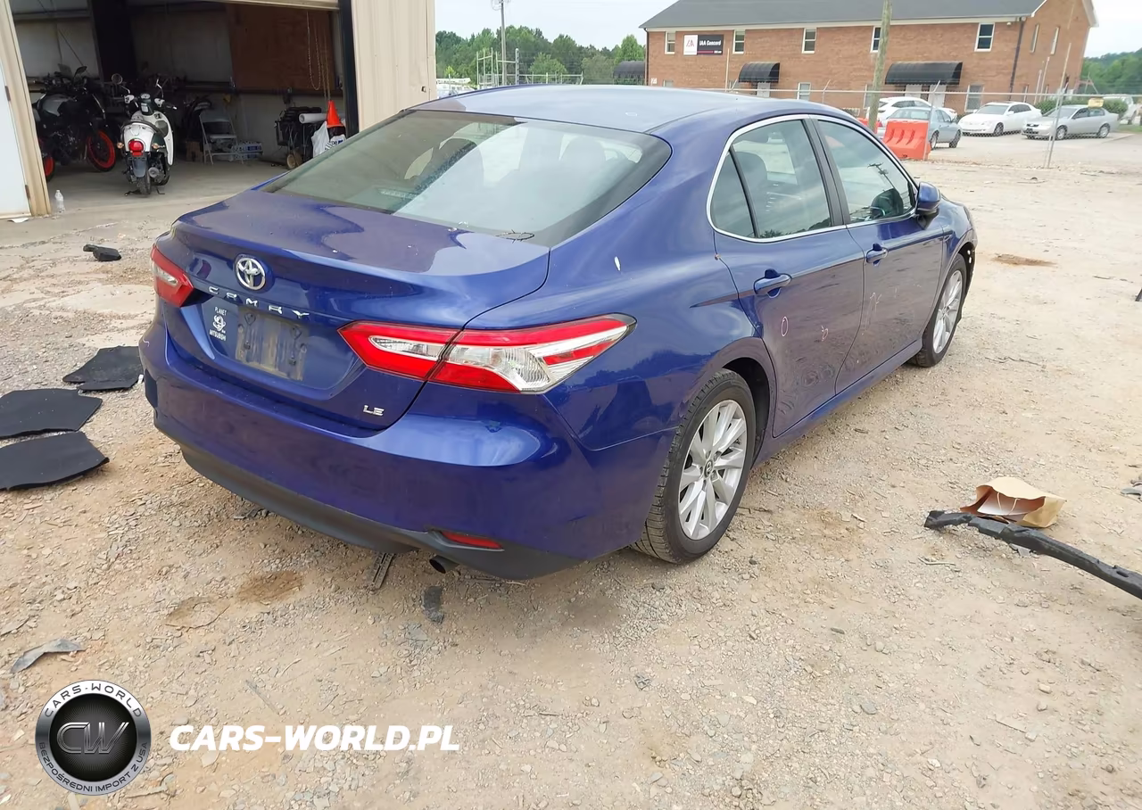 2018 Toyota Camry Le VIN:4T1B11HK3JU524637 - 4