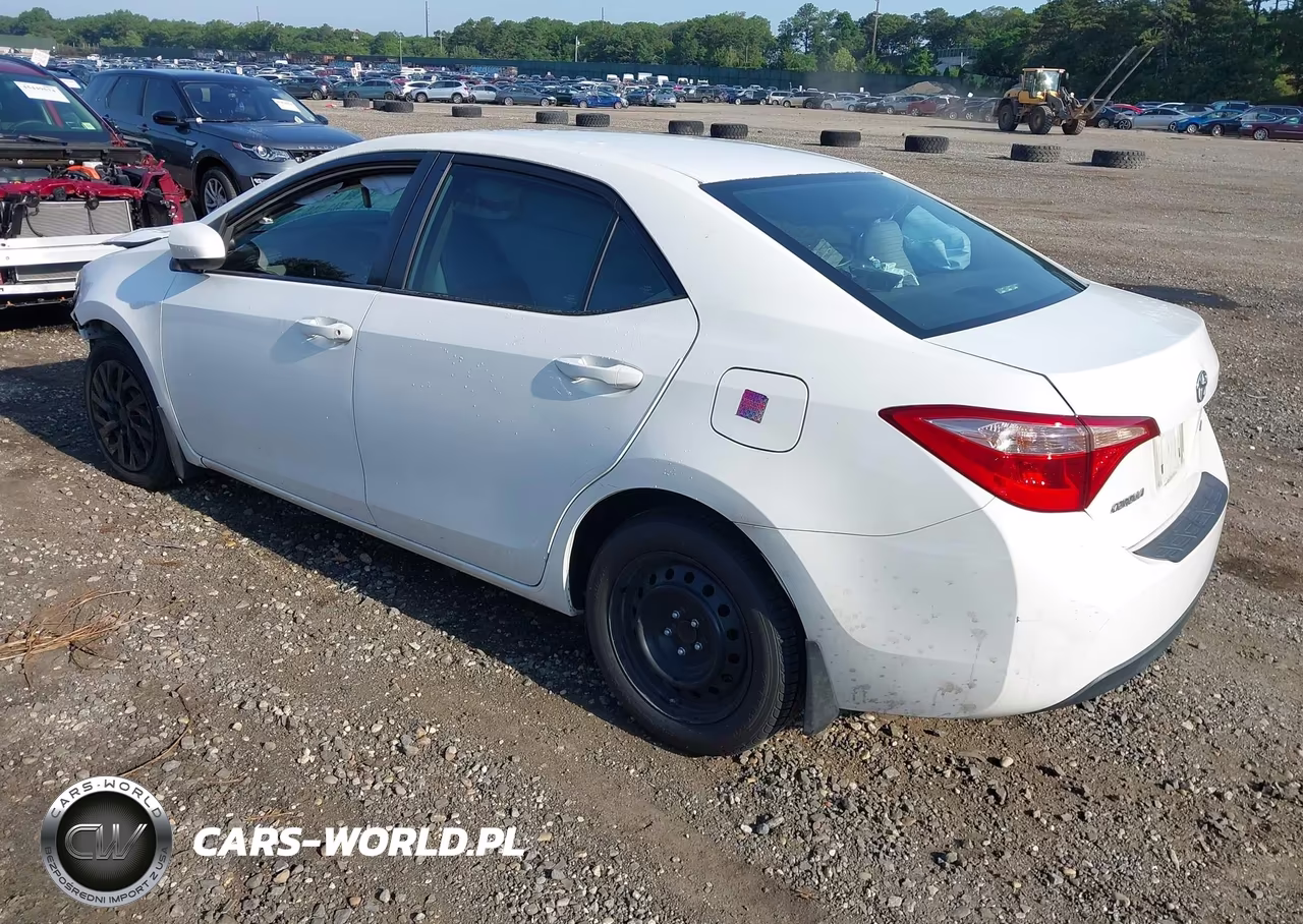 2018 Toyota Corolla Le VIN:2T1BURHE9JC044281 - 3