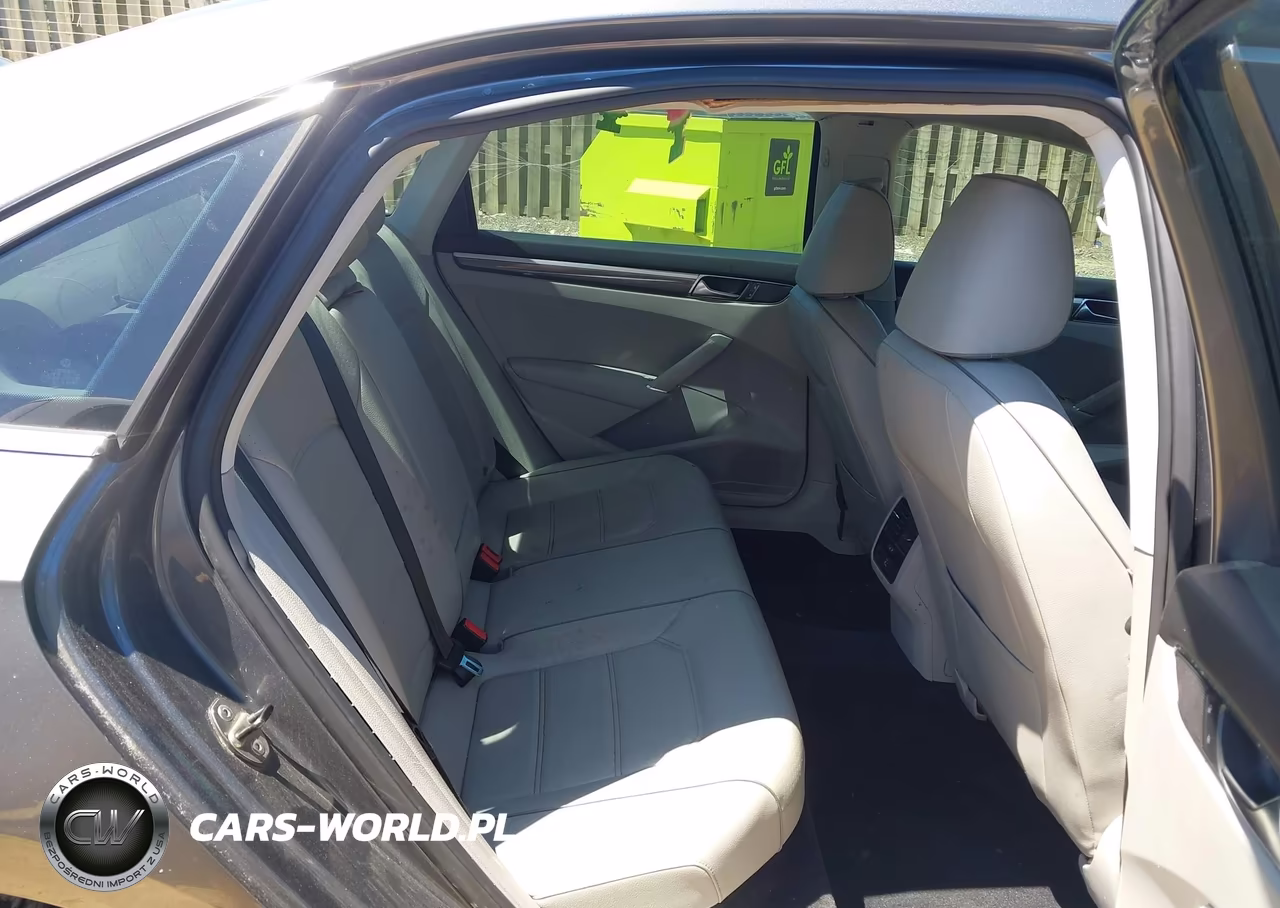 2017 Volkswagen Passat 1.8T Se VIN:1VWBT7A34HC061022 - 8