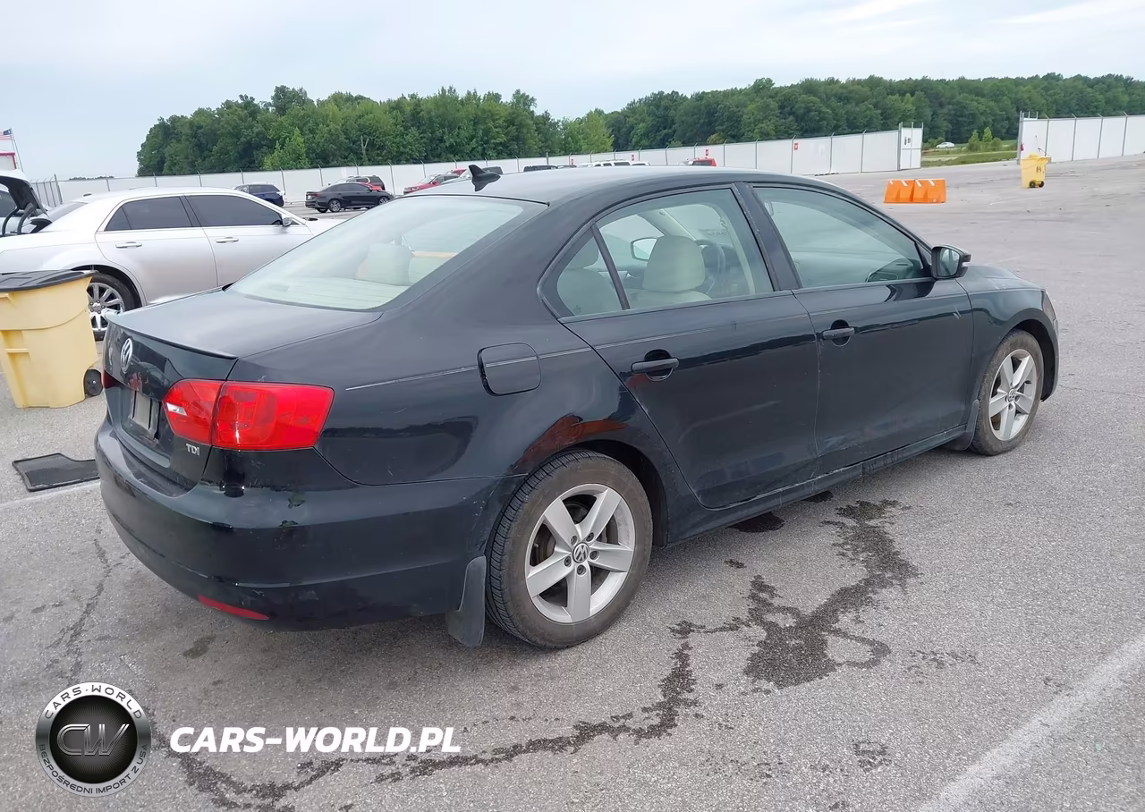 2011 Volkswagen Jetta 2.0L Tdi VIN:3VWLL7AJ0BM130572 - 4