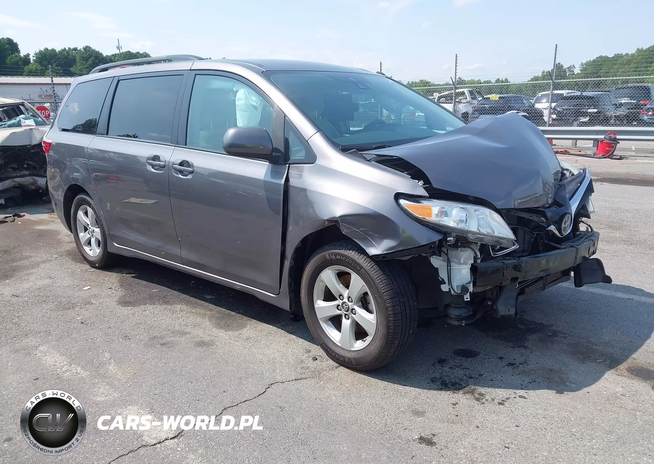2018 Toyota Sienna Le 8 Passenger