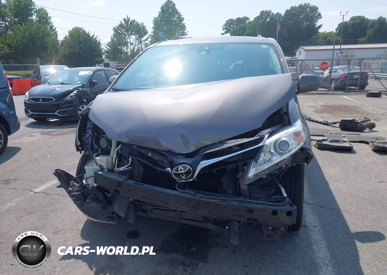 2018 Toyota Sienna Le 8 Passenger VIN:5TDKZ3DCXJS965483 - 12