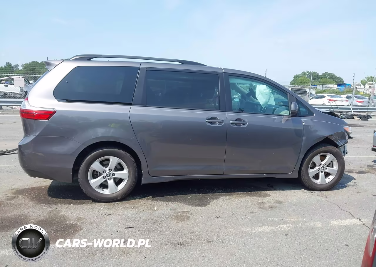 2018 Toyota Sienna Le 8 Passenger VIN:5TDKZ3DCXJS965483 - 13