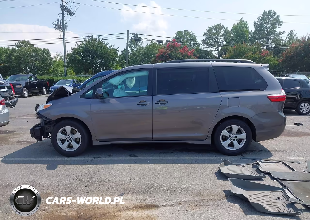 2018 Toyota Sienna Le 8 Passenger VIN:5TDKZ3DCXJS965483 - 14
