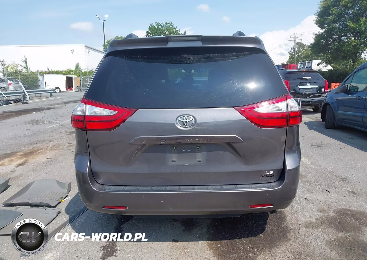 2018 Toyota Sienna Le 8 Passenger VIN:5TDKZ3DCXJS965483 - 16