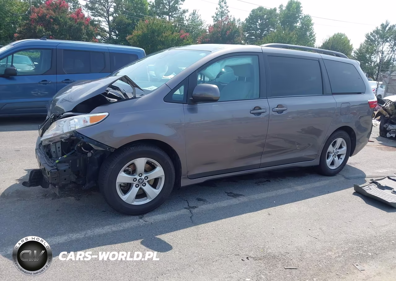 2018 Toyota Sienna Le 8 Passenger VIN:5TDKZ3DCXJS965483 - 2