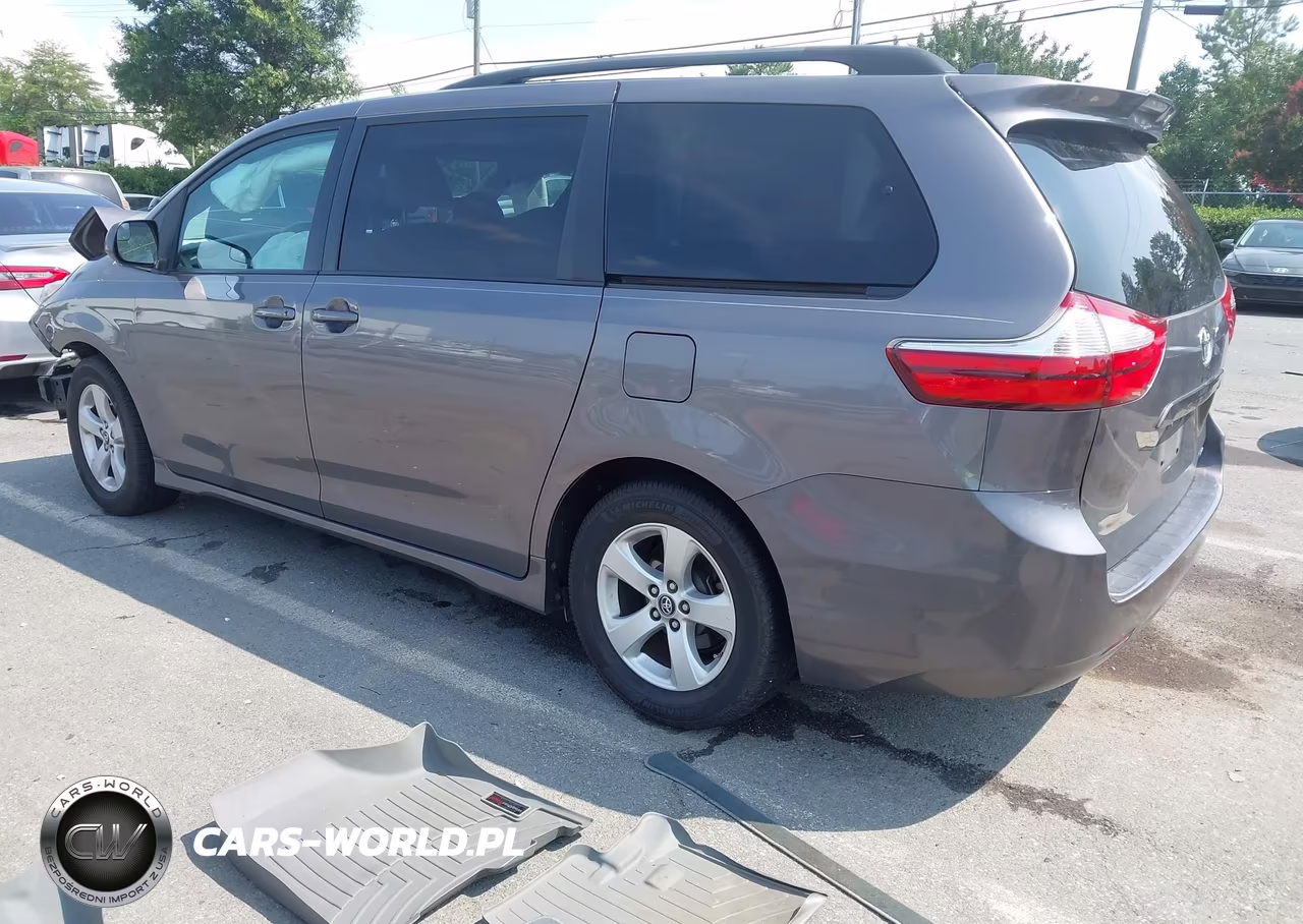 2018 Toyota Sienna Le 8 Passenger VIN:5TDKZ3DCXJS965483 - 3