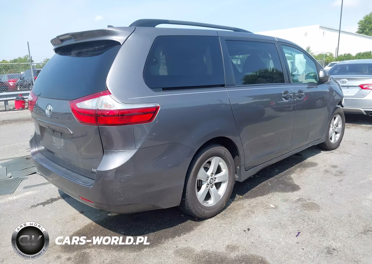 2018 Toyota Sienna Le 8 Passenger VIN:5TDKZ3DCXJS965483 - 4