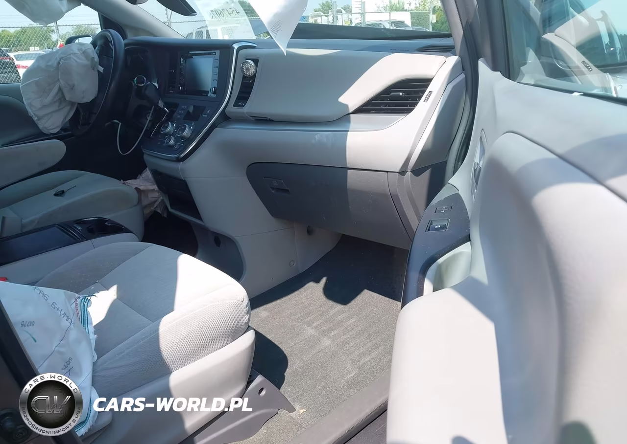 2018 Toyota Sienna Le 8 Passenger VIN:5TDKZ3DCXJS965483 - 5