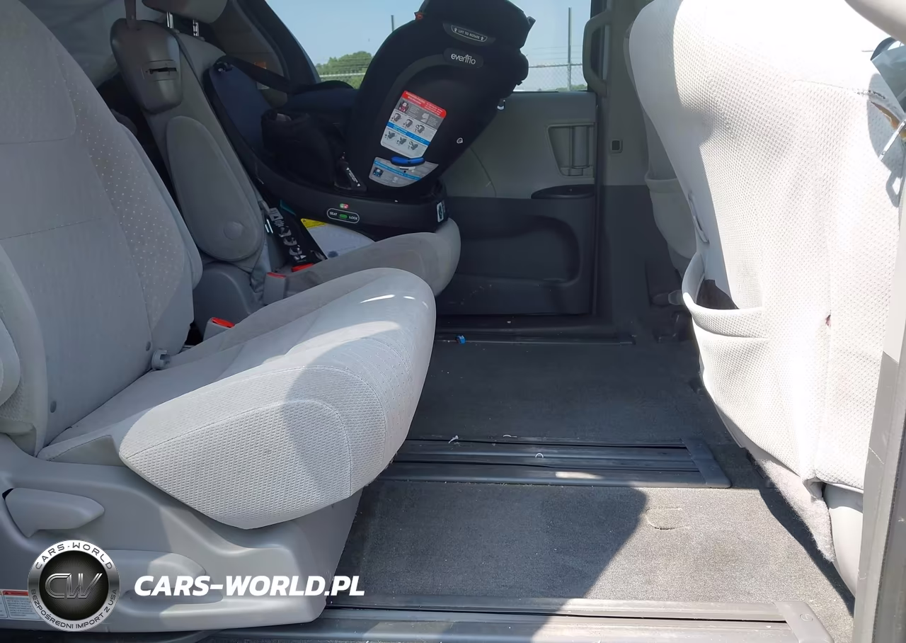 2018 Toyota Sienna Le 8 Passenger VIN:5TDKZ3DCXJS965483 - 8