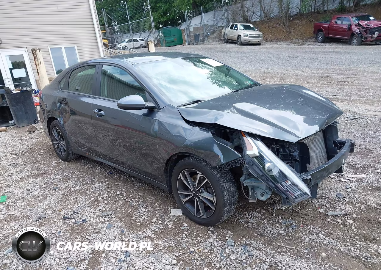 2024 Kia Forte Lxs – zdjęcie 1 z 18