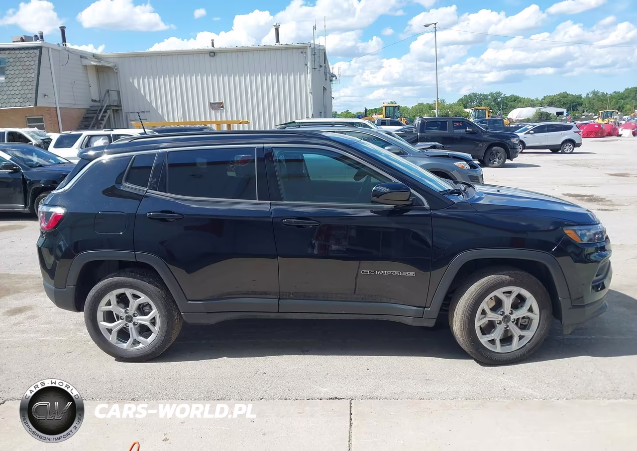 2025 Jeep Compass Latitude 4X4 VIN:3C4NJDBN6ST602135 - 12