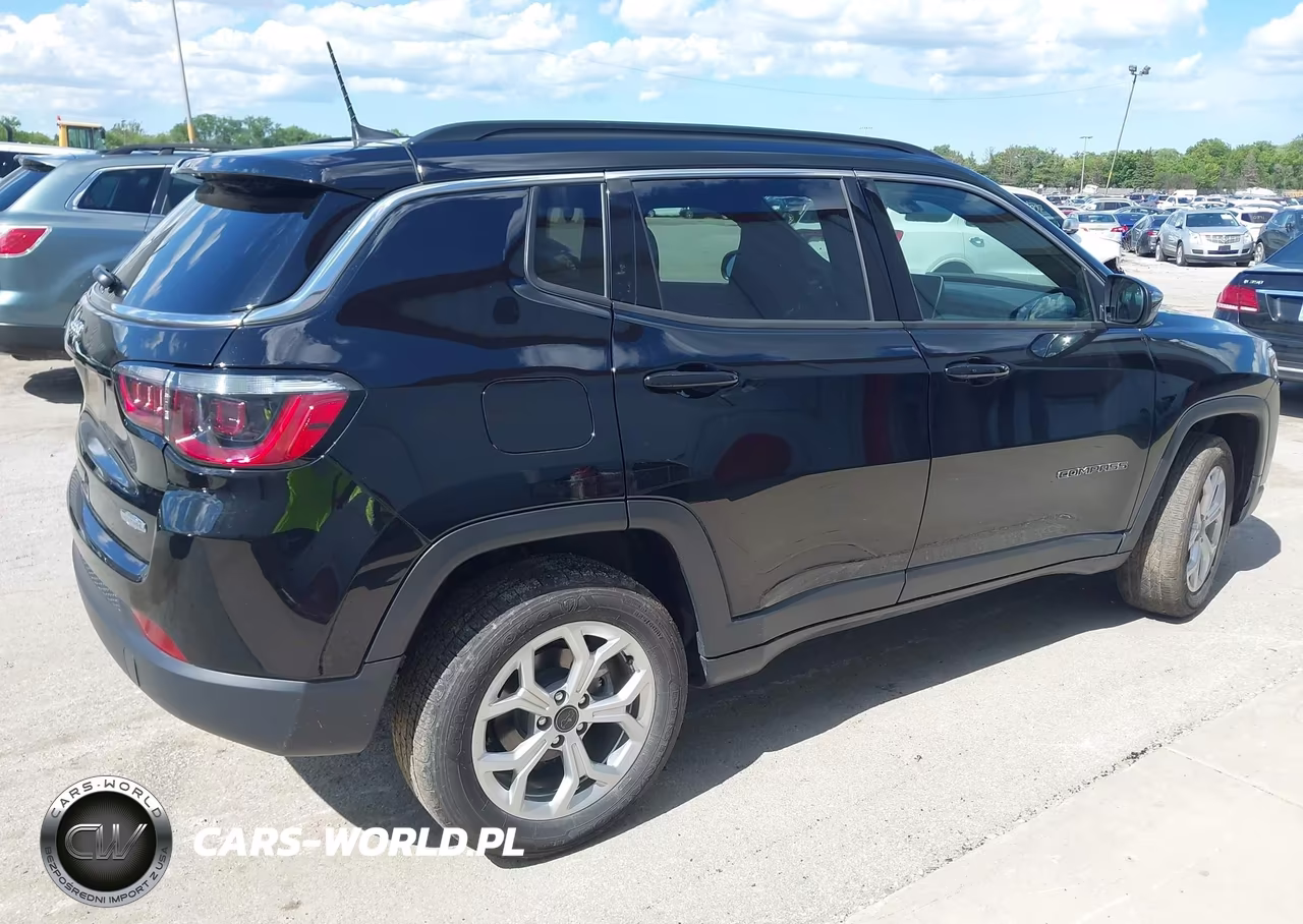 2025 Jeep Compass Latitude 4X4 VIN:3C4NJDBN6ST602135 - 4