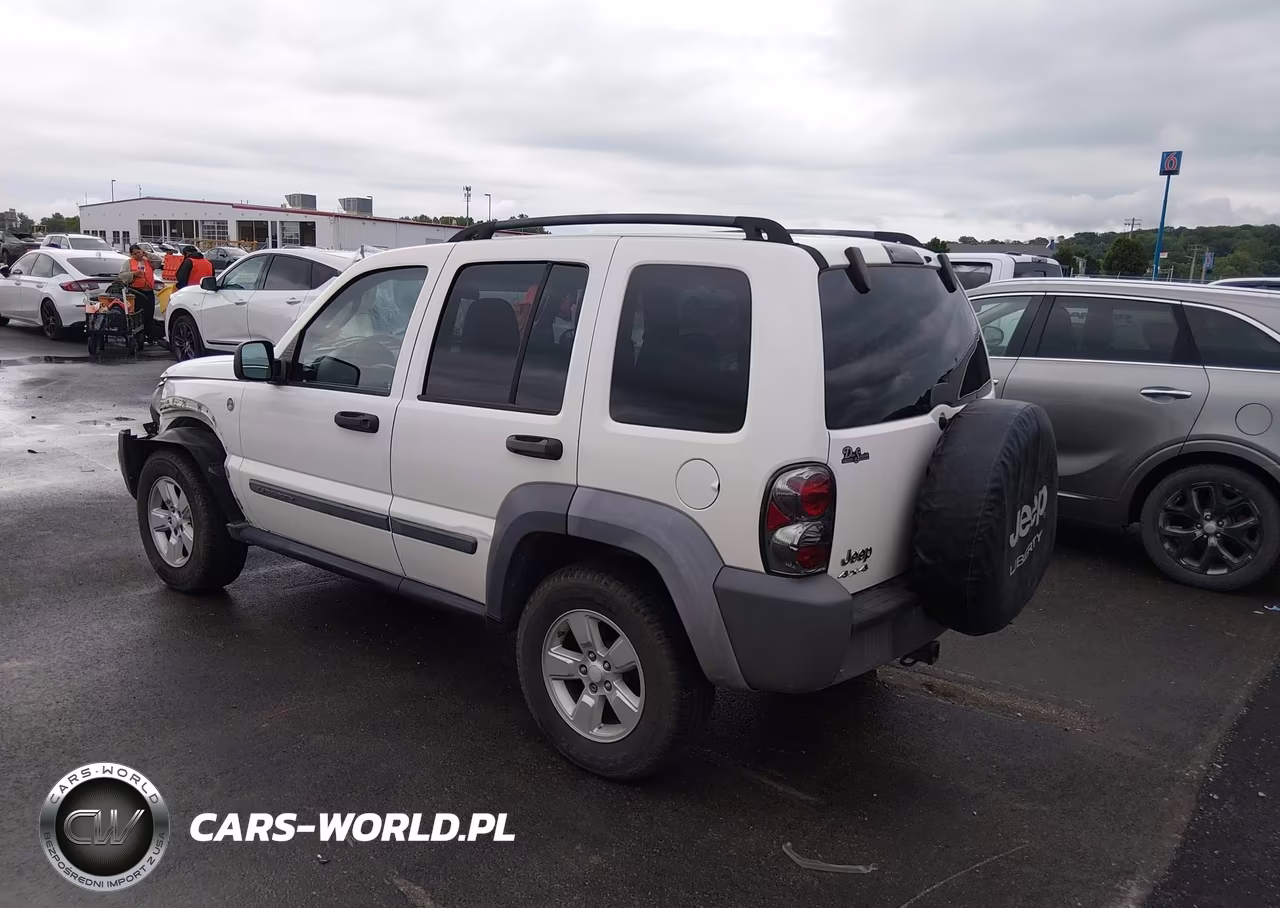 2005 Jeep Liberty Sport VIN:1J4GL48K45W504570 - 3