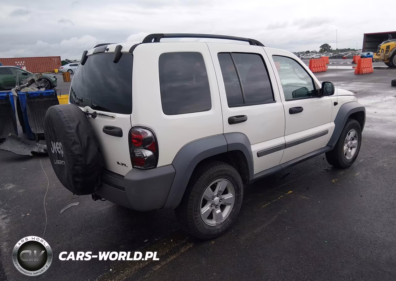 2005 Jeep Liberty Sport VIN:1J4GL48K45W504570 - 4