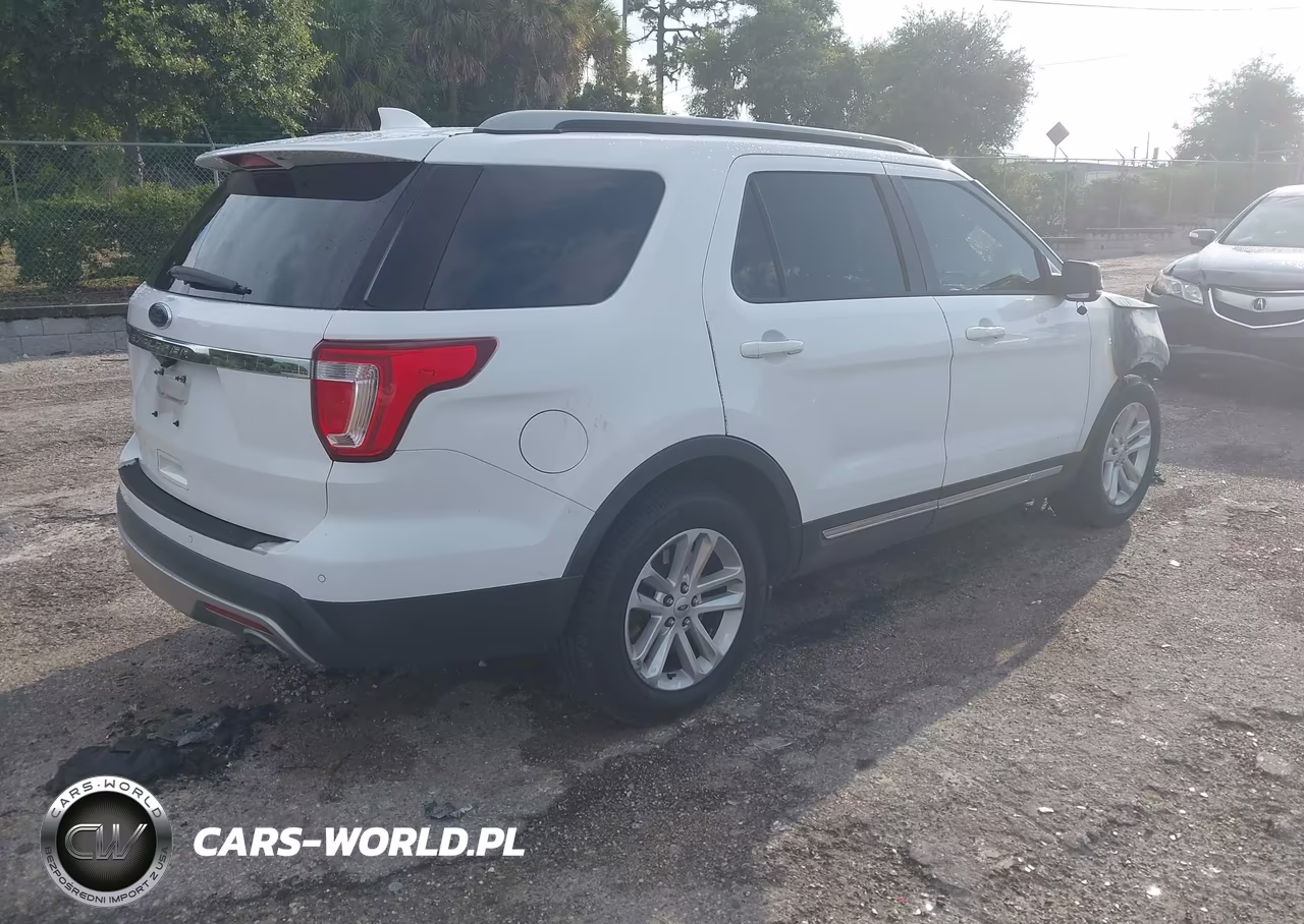2017 Ford Explorer Xlt VIN:1FM5K7D85HGC83051 - 4