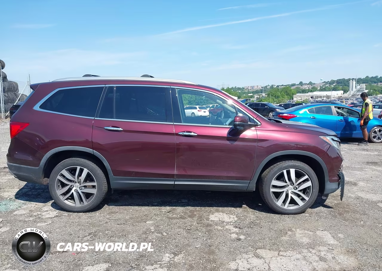 2017 Honda Pilot Touring VIN:5FNYF6H97HB013123 - 13