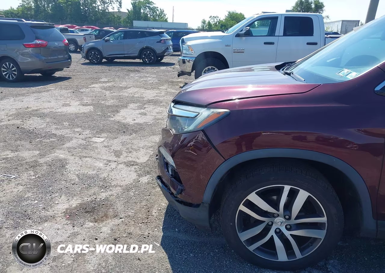 2017 Honda Pilot Touring VIN:5FNYF6H97HB013123 - 6