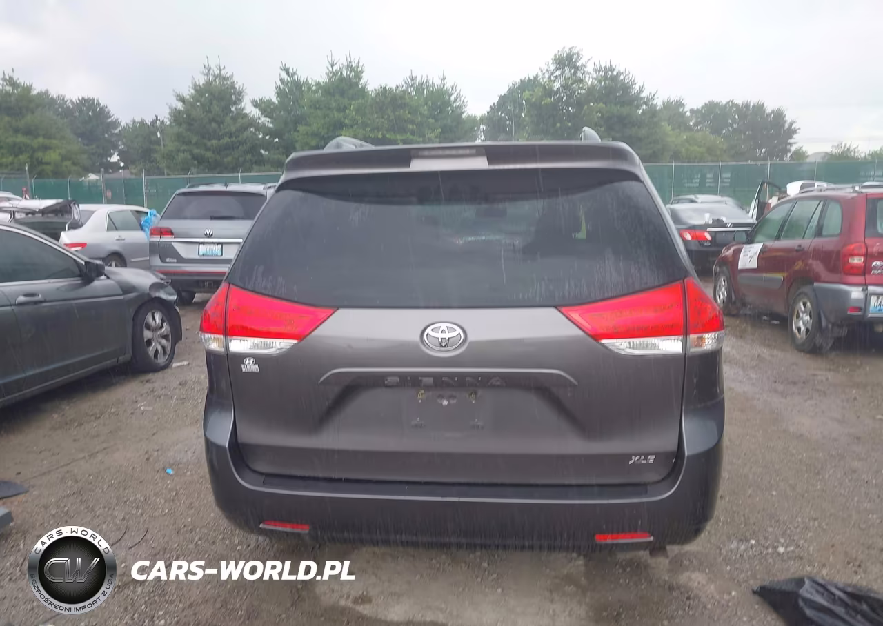2014 Toyota Sienna Xle V6 8 Passenger VIN:5TDYK3DC5ES438570 - 17