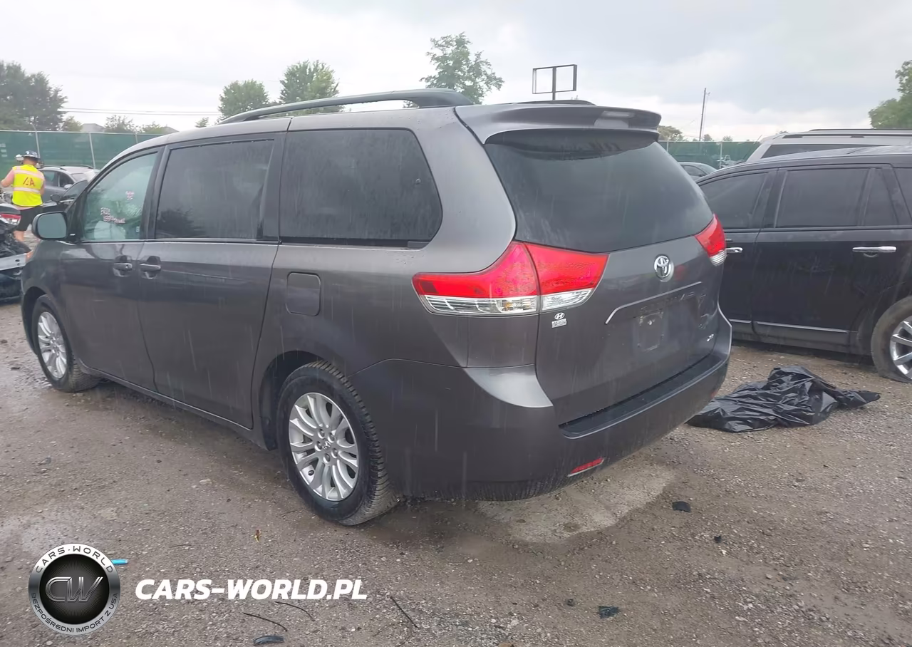 2014 Toyota Sienna Xle V6 8 Passenger VIN:5TDYK3DC5ES438570 - 3