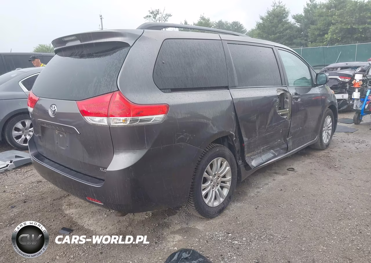 2014 Toyota Sienna Xle V6 8 Passenger VIN:5TDYK3DC5ES438570 - 4