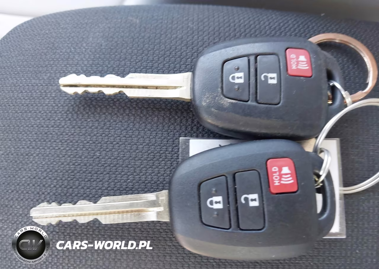 2024 Toyota Corolla Cross L VIN:7MUAAABG1RV119886 - 11